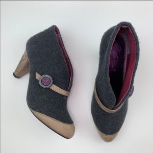 POETIC LICENSE Open for Business ankle booties 9